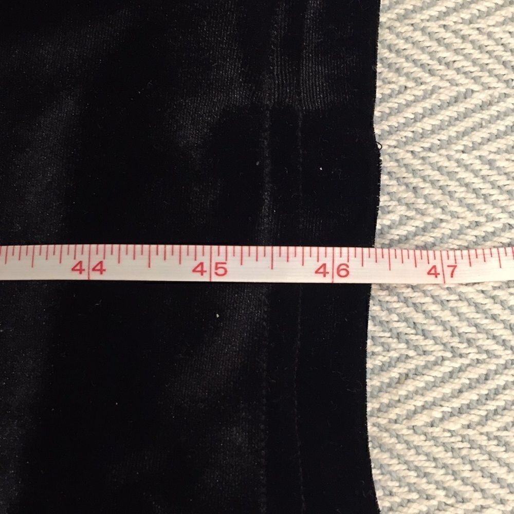 VINTAGE BLACK Velvet Robe  Large, Susan Lawrence, Pit to Pit 23”Preworn - Picture 11 of 14